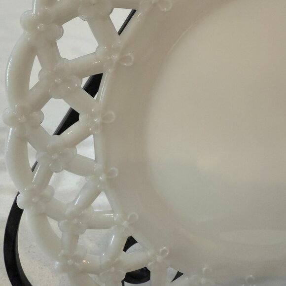 Vintage 1940s Milk Glass Lace Edge Plate - Picture 4 of 5